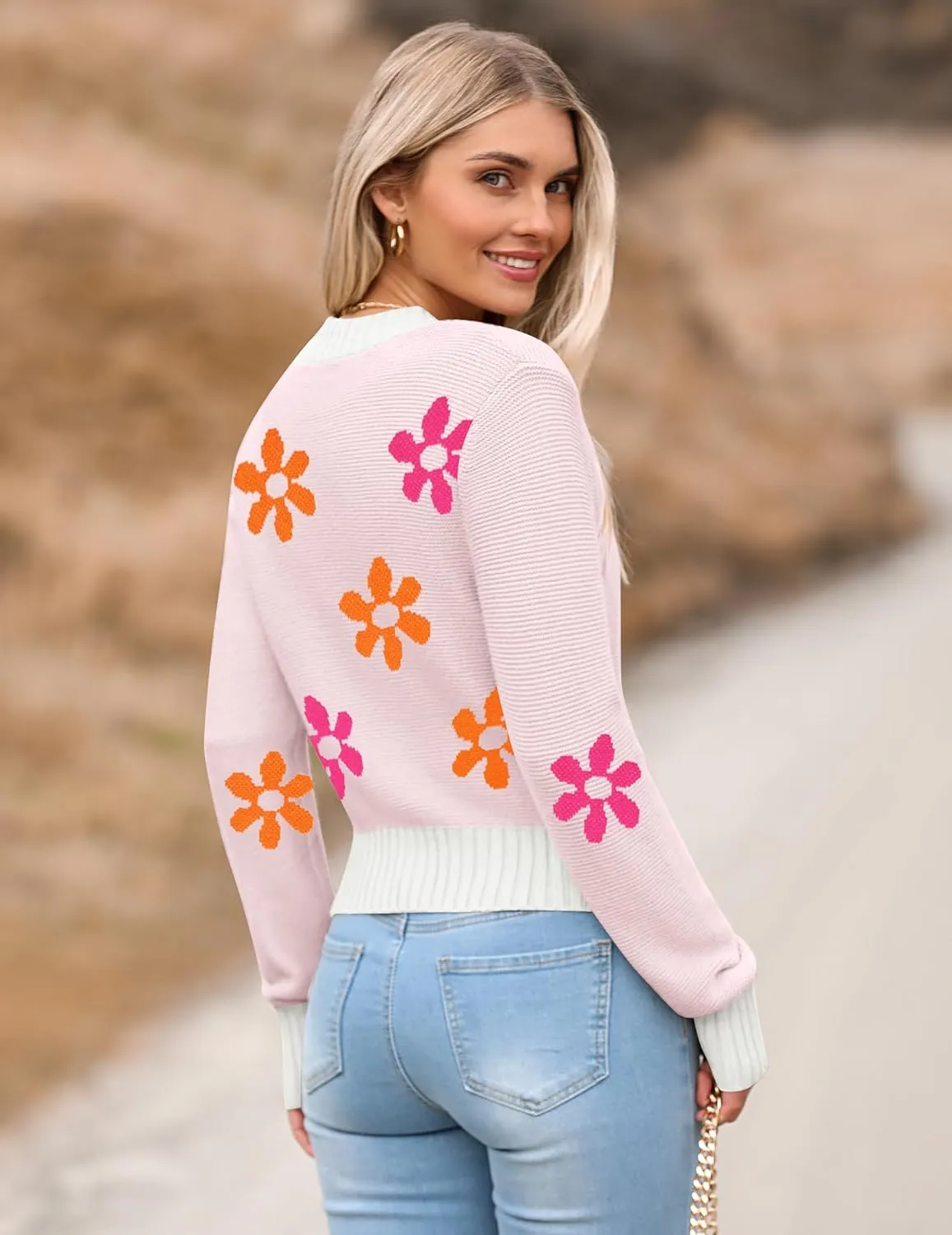Zeagoo Women's 2025 Fall Crewneck Cropped Sweater Trendy Long Sleeve Ribbed Knit Pullover Jumper Tops