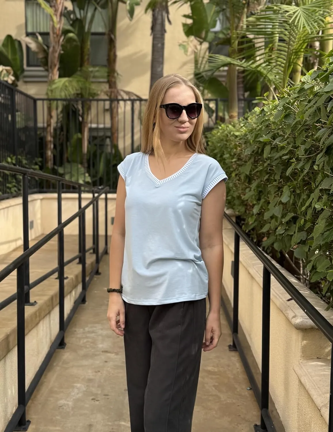 Zeagoo Women's Summer Tops Cap Sleeve Casual Shirts 2025 V Neck Basic Tshirts Loose Fit Trendy Tee